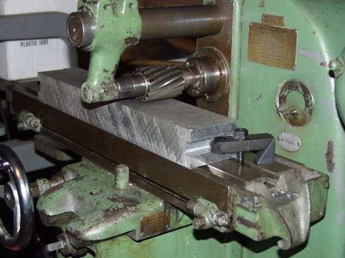 using plain mill on a horizontal milling machine