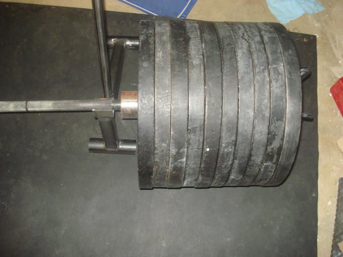 With 450 pounds on the end of the bar, it still moves it easily enough.